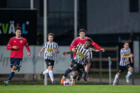 Utsiktens Jesper Brandt och Landskronas Ousmane Diawara