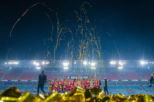 Players of Brann celebrates with the trophy