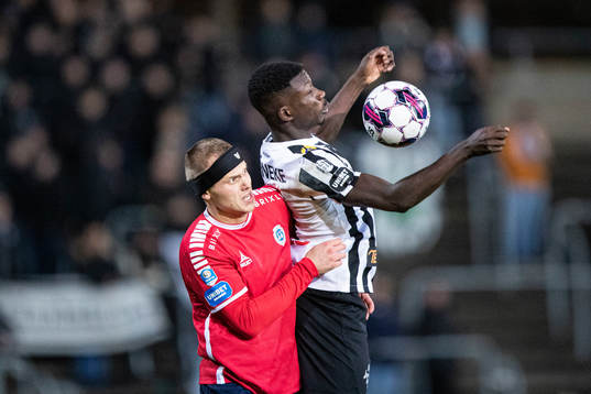 Landskronas Ousmane Diawara och Utsiktens Jesper Brandt