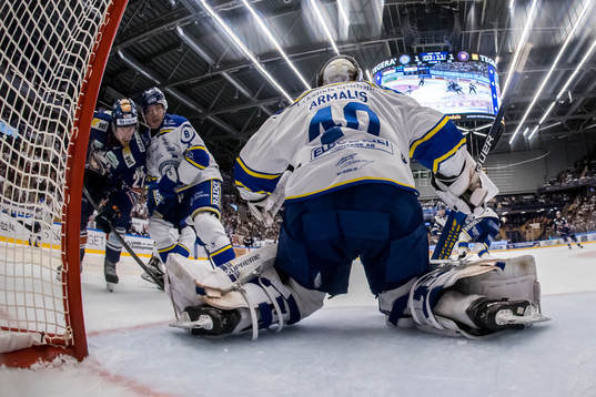 Växjös Martin Lundberg och Leksands Matt Caito och
