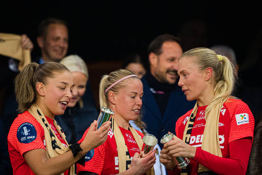 Rikke Bogetveit Nygard, Therese Sessy Åsland and Guro