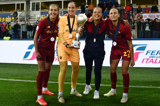 Swedish players Elin Landström, Emma Lind, Stephanie