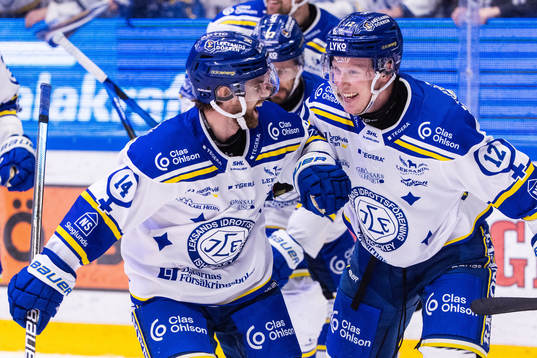 Leksands Oskar Lang jublar med Kalle Östman
