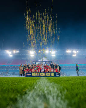 Players of Brann celebrates with the trophy
