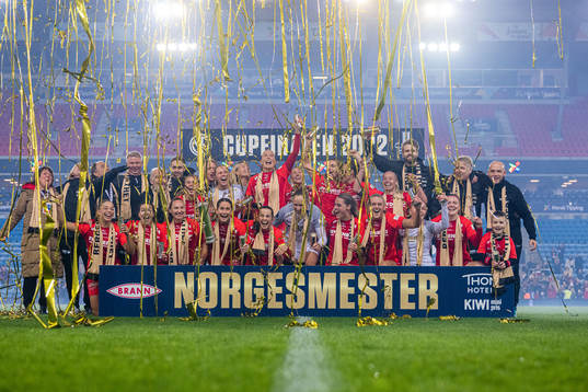 Players of Brann celebrates with the trophy