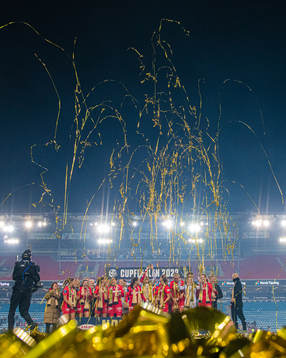 Players of Brann celebrates with the trophy