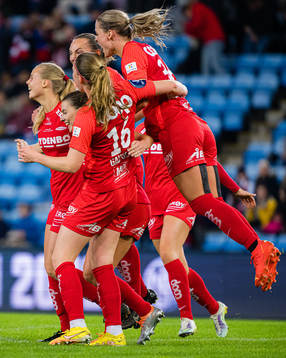 Nora Eide Lie of Brann celebrates