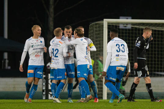 Värnamos Ajdin Zeljkovic jublar