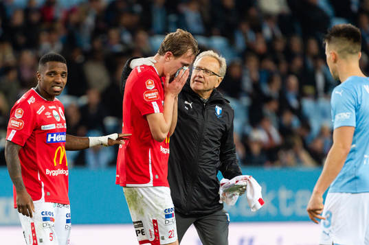 Degerfors Adam Carlen har ont