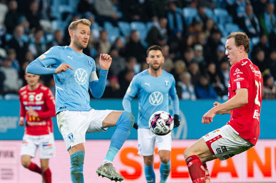 Degerfors Adam Carlen och Malmö FFs Ola Toivonen