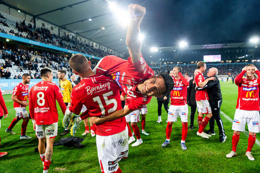 Degerfors Elyas Bouzaiene och Gustaf Lagerbielke  jublar