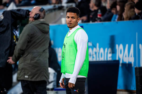Malmö FFs Romain Gall värmer upp