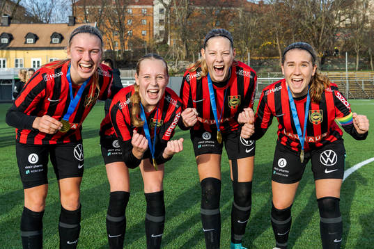 Brommapojkarnas spelare jublar