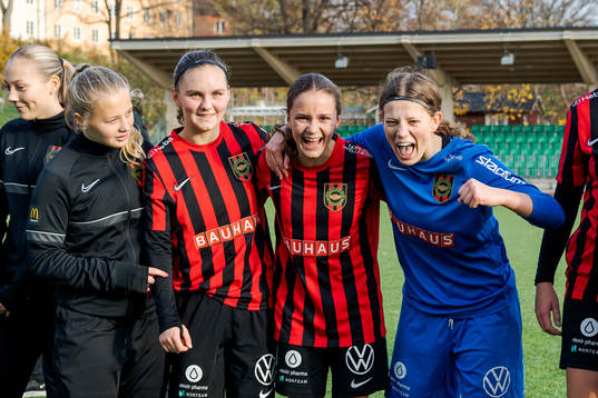 Brommapojkarnas spelare jublar