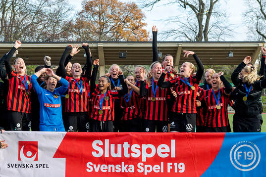 Brommapojkarnas spelare jublar