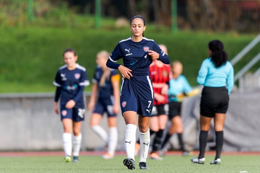 FC Rosengårds Ahlam Nasr deppar fotbollsmatchen i