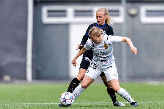 Umeås Stina Andersson och Växjös Thea Öhman