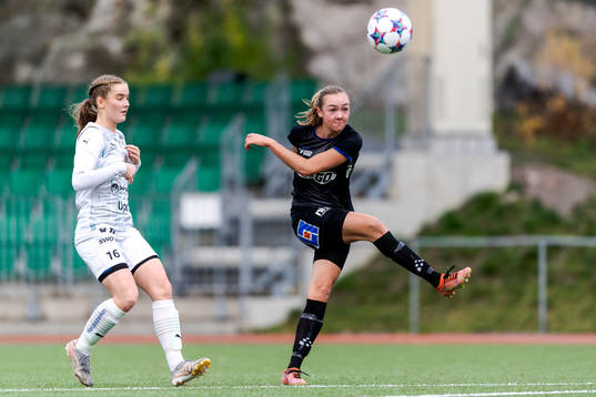 Umeås Thea Bäckström och Växjös Ebba Cronholm