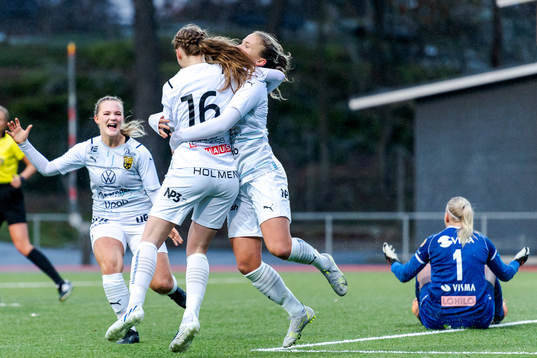 Umeås Alma Davis, Thea Bäckström och Lotta Anderhed