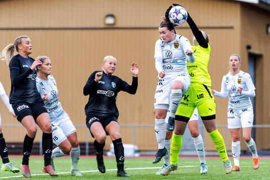 Växjös Matilda Nivard och Lovis Einarsson mot Umeås