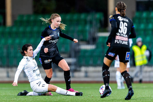 Umeås Estela Lestander mot Växjös Freja Ekstrand och