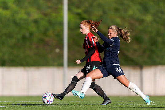 Brommapojkarnas Tindra Cederholm och FC Rosengårds Tilde