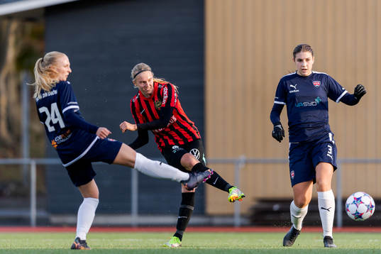 FC Rosengårds Amanda Schultz och Vera Ivarsson mot