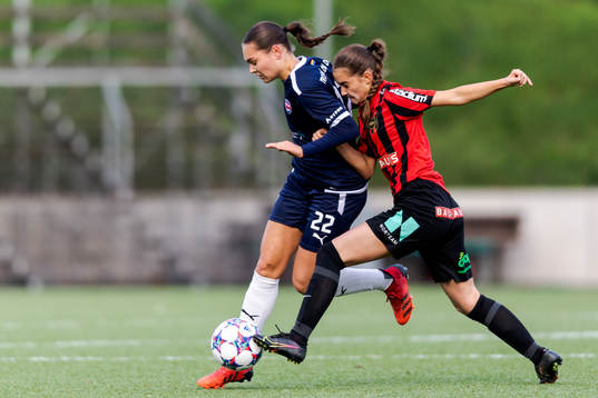FC Rosengårds Siri Theilgaard-Mönch och Brommapojkarnas