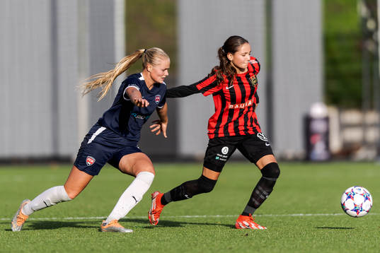 FC Rosengårds Hanna Stenberg och Brommapojkarnas Vera Blom