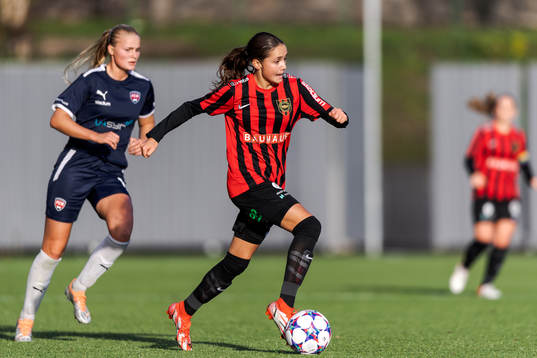 FC Rosengårds Hanna Stenberg och Brommapojkarnas Vera Blom