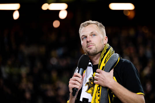 AIKs Sebastian Larsson avtackas