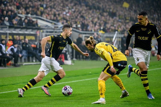 AIKs Zachary Elbouzedi och Elfsborgs Niklas Hult