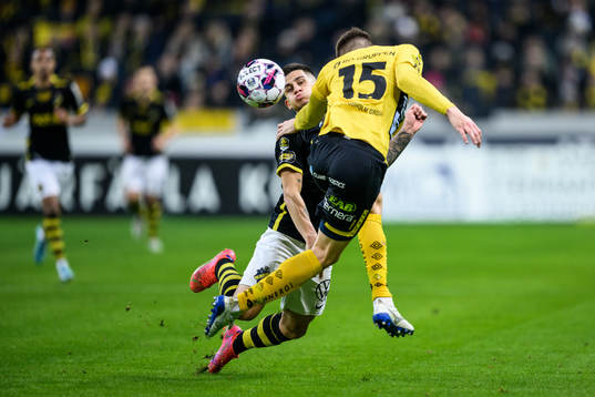 AIKs Nicolas Stefanelli och Elfsborgs Leo Väisänen