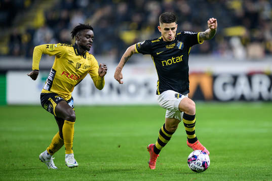 Elfsborgs Emmanuel Boateng och AIKs Nicolas Stefanelli