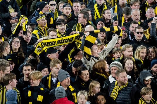 Häckens supportar jublar