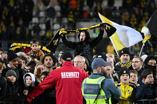 Häckens supportar jublar