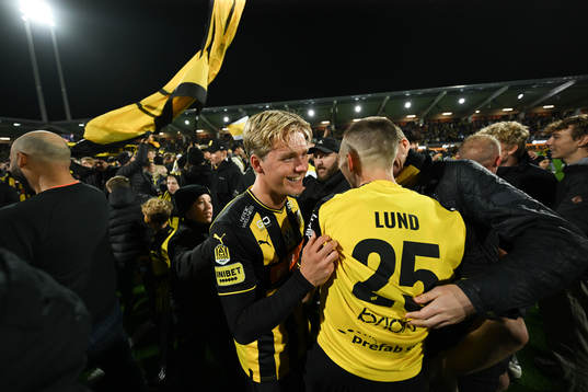 Häckens Sebastian Banozic och Kristoffer Lund Hansen jublar