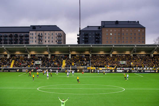 Häckens Lars Olden Larsen jublar