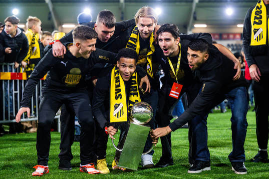 Häckens Semir Bosnic, målvakt Sebastian Nanuzic, Momodou