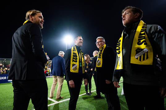 Häckens sportchef Martin Ericsson jublar