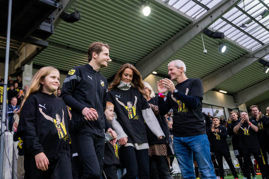 Häckens Erik Friberg med familj