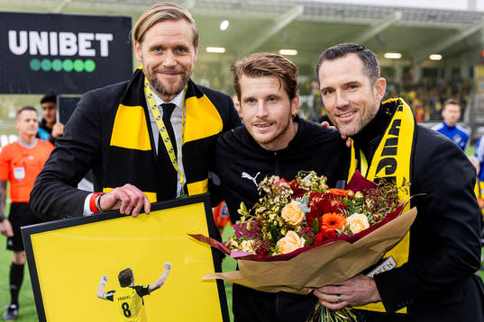 Häckens Erik Friberg uppmärksammas av klubbdirektör