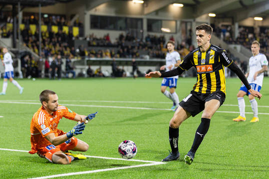 IFK Norrköpings målvakt Oscar Jansson och Häckens