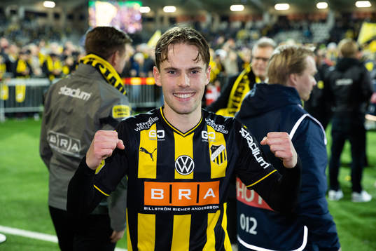 Häckens Lars Olden Larsen jublar