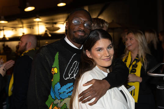 Häckens Blair Sebastian Turgott med sin flickvän