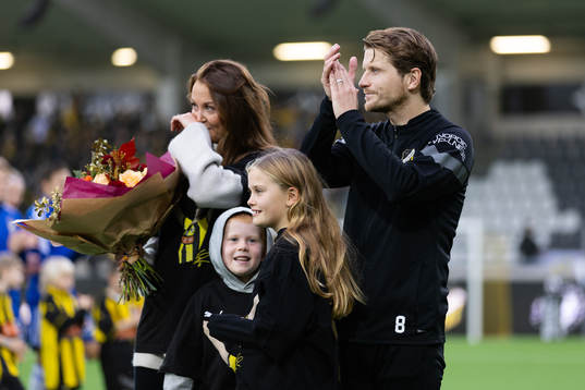 Häckens Erik Friberg med sin familj