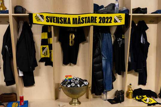 Specialbeställda Hisingspilsner i en champagnehink med