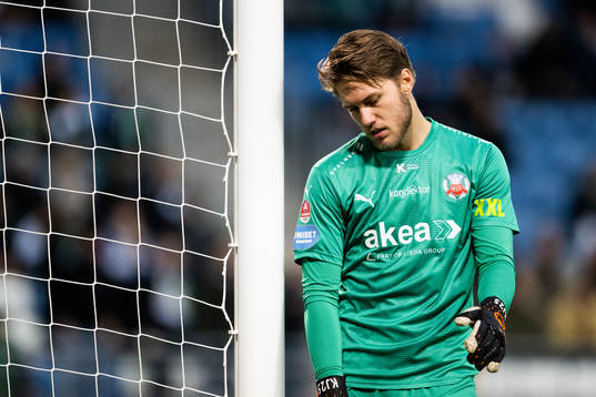 Helsingborgs målvakt Kalle Joelsson deppar