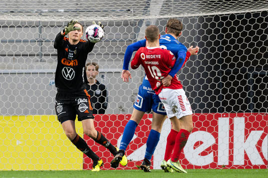 GIF Sundsvalls målvakt Gustav Molin och Kalmars Filip