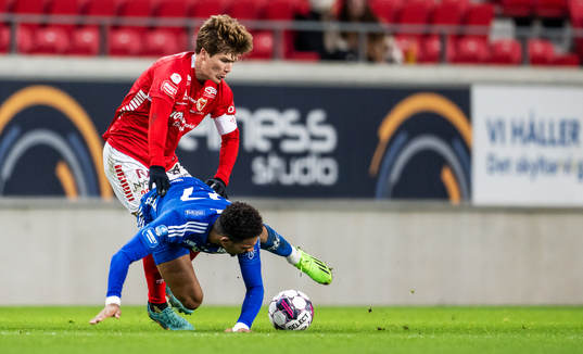 Kalmars Oliver Berg och GIF Sundsvalls Gabriel Venceslau